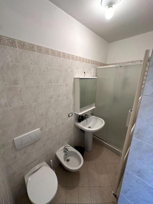 Comfy Apartment In Lecco 2 Esterno foto